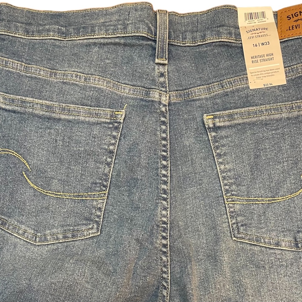 Ladies Levi Strauss High-Rise Distressed Stretch Jeans (Levi’s) - Picture 5 of 6